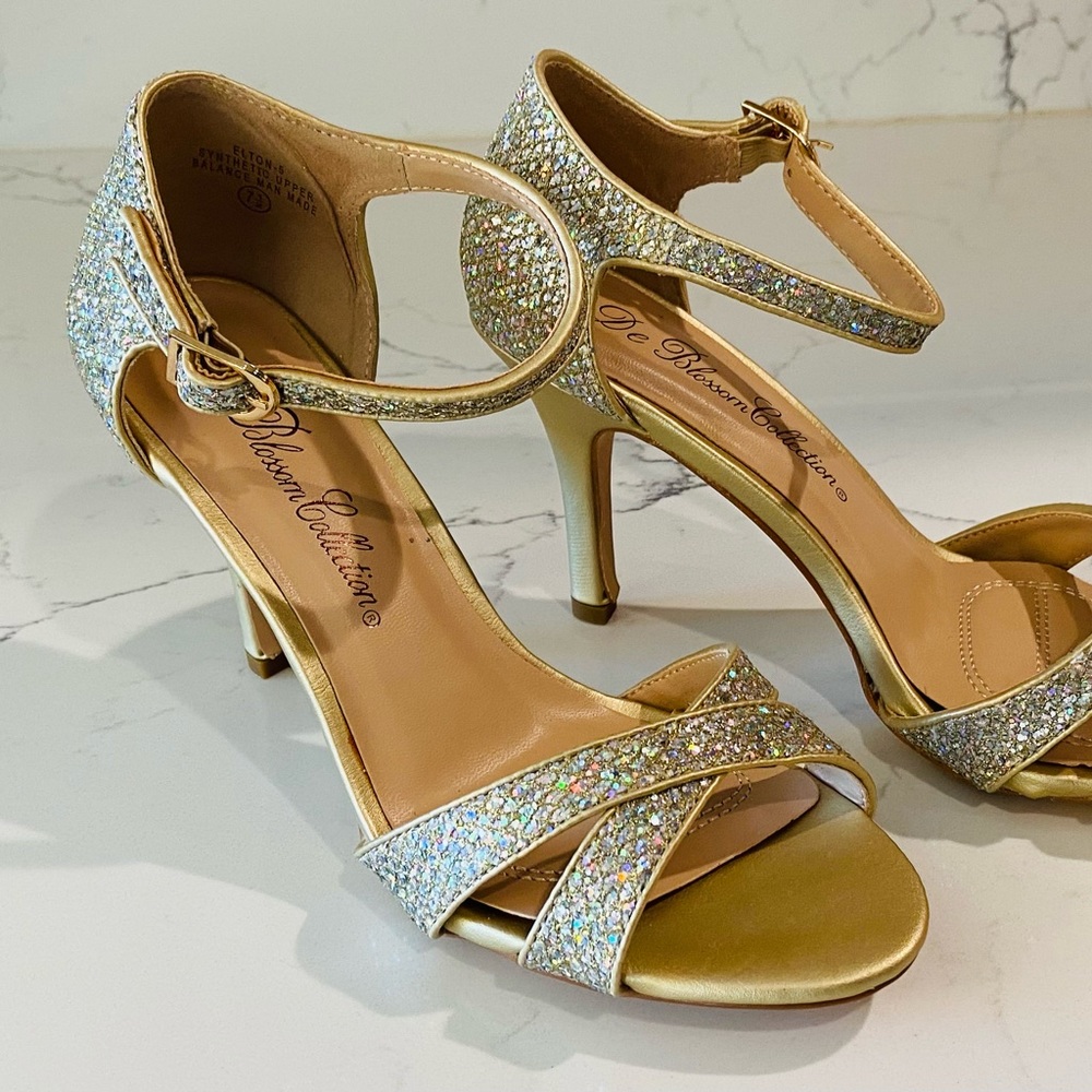 New 7-1/2 M De Blossom Elton-5 Gold Sparkle Jeweled Ankle Strap Sandal Pump